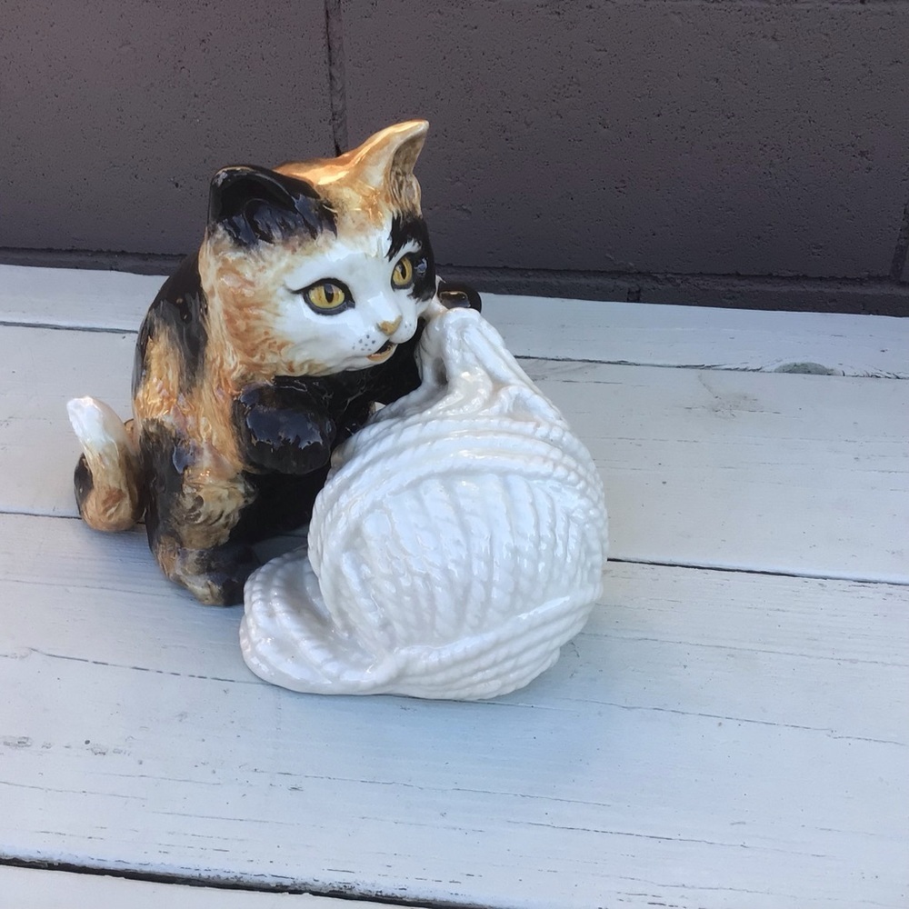 Vintage Ceramic Large Kitty With Yarn